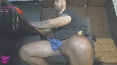 Snapshot of leon_1717 chatting on July 8, 2026, 12:20 pm Leon online show from July 8, 2026, 12:20 pm