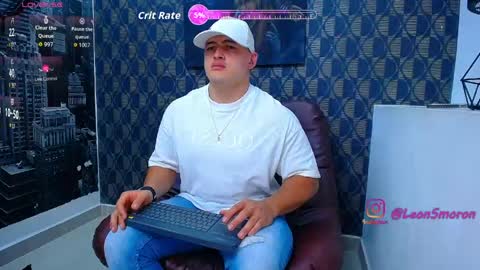 Snapshot of leon_ssmoron chatting on May 18, 2026, 12:18 am Leon Smoron online show from May 18, 2026, 12:18 am