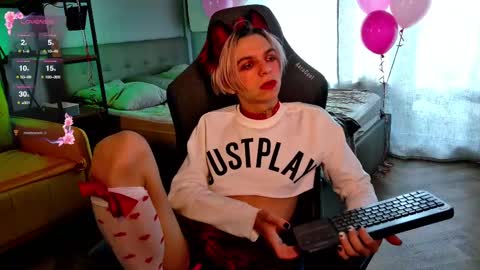 Snapshot of leon_yuugen chatting on February 9, 2025, 8:22 am Leon online show from February 9, 2025, 8:22 am