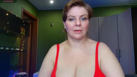 Snapshot of leona_tracie chatting on May 17, 2026, 10:55 am Leona tracie online show from May 17, 2026, 10:55 am