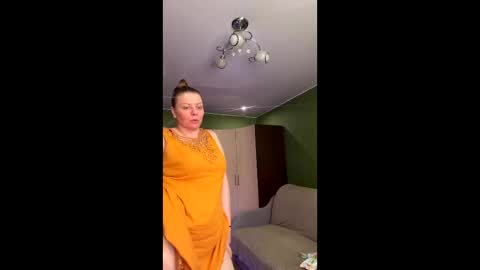 Snapshot of leona_tracie chatting on June 7, 2026, 7:34 am Leona tracie online show from June 7, 2026, 7:34 am
