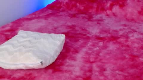 LUCY online show from November 14, 2025, 11:02 pm