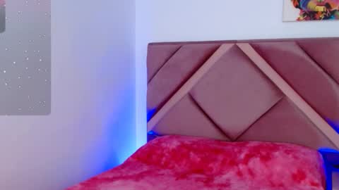 LUCY online show from November 25, 2025, 11:27 pm