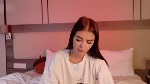 Snapshot of leonameilee chatting on June 24, 2026, 6:12 am Mila online show from June 24, 2026, 6:12 am