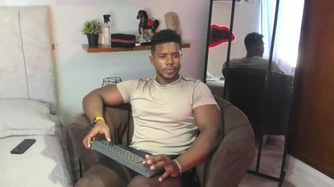 Leandro jones online show from February 9, 2026, 8:13 pm