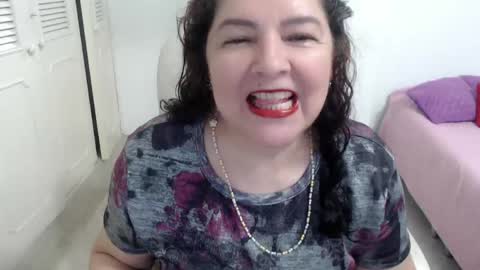 leonela   online show from April 27, 2026, 11:47 pm
