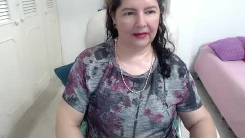 leonela   online show from April 28, 2026, 2:27 am