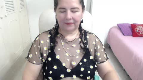 leonela   online show from May 2, 2026, 12:37 am