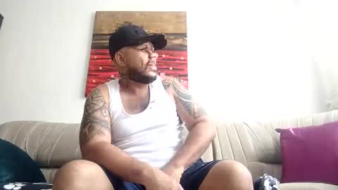 leonidas_murfi71 online show from February 9, 2025, 3:01 pm