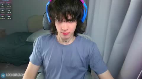 Snapshot of leonkissboy chatting on June 22, 2026, 5:43 pm leonkissboy online show from June 22, 2026, 5:43 pm