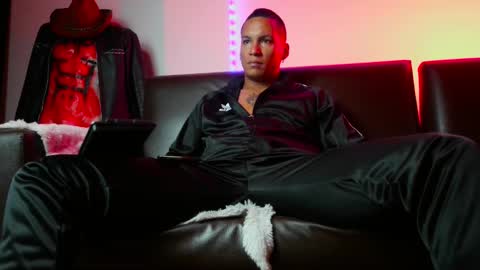 Lenardo jaramillo online show from December 30, 2024, 8:43 am