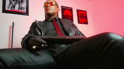 Lenardo jaramillo online show from October 25, 2025, 3:47 am