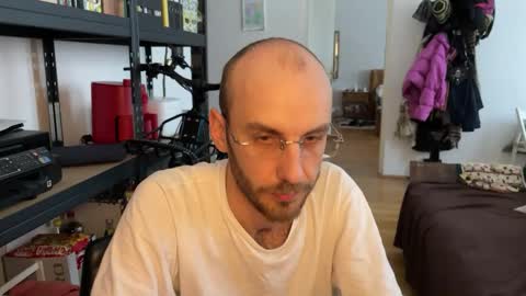 Leon online show from December 4, 2025, 12:14 pm