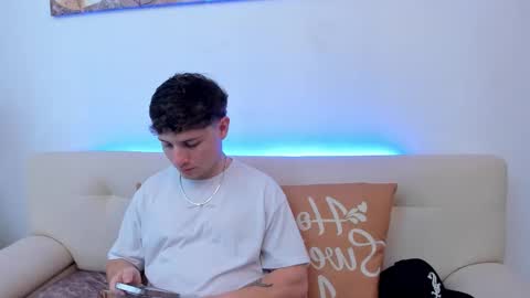 Snapshot of leoo_miller chatting on October 28, 2025, 9:28 pm Leo online show from October 28, 2025, 9:28 pm