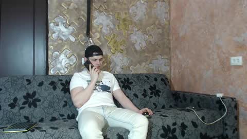 Snapshot of leoroman chatting on February 22, 2025, 8:29 am leoroman online show from February 22, 2025, 8:29 am