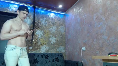 Snapshot of leoroman chatting on March 1, 2025, 9:18 am leoroman online show from March 1, 2025, 9:18 am