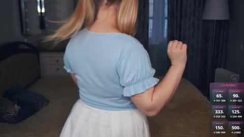 Hello everyone Im Lora Its my first day Were going to have fun together online show from October 16, 2025, 5:08 am