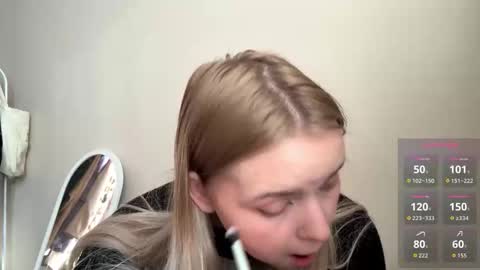 Hello everyone Im Lora Its my first day Were going to have fun together online show from March 17, 2026, 5:11 am