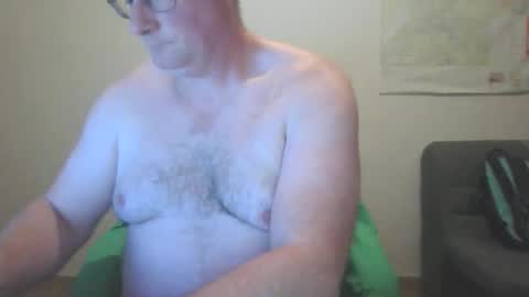 Snapshot of lerase40 chatting on December 4, 2025, 1:09 pm homquisgode online show from December 4, 2025, 1:09 pm