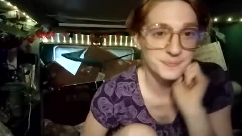 Snapshot of lesleygumgrass chatting on May 20, 2026, 12:33 pm LesleyGumGrass- The Boring Trans girl online show from May 20, 2026, 12:33 pm