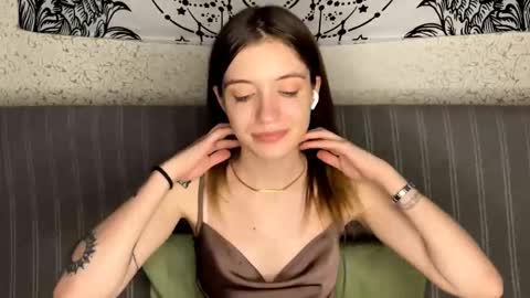 Snapshot of lesleytargett chatting on November 19, 2025, 12:49 pm Sia online show from November 19, 2025, 12:49 pm