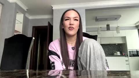 Snapshot of leslidagis chatting on March 5, 2026, 7:26 am Hello my name is Carry online show from March 5, 2026, 7:26 am