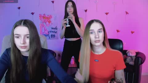 leslie_bird online show from April 24, 2026, 9:01 am