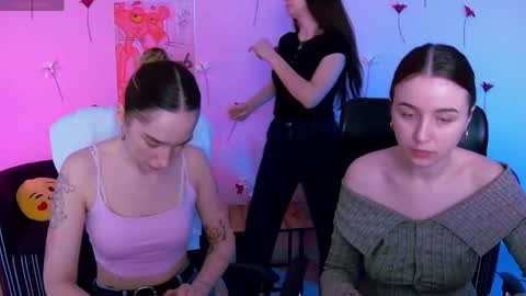 leslie_bird online show from April 29, 2026, 9:02 am