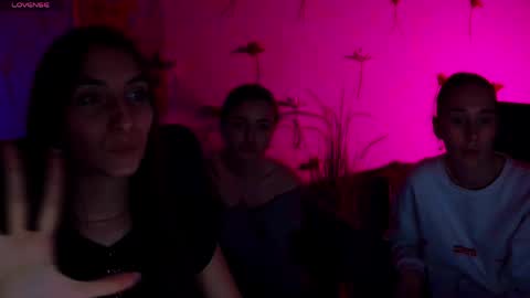 leslie_bird online show from April 29, 2026, 5:30 pm