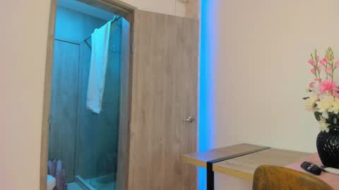 Snapshot of lesliebush chatting on November 21, 2025, 8:18 pm LeslieBush online show from November 21, 2025, 8:18 pm