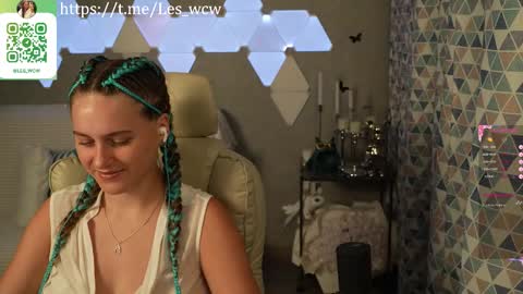 Snapshot of lesliekorfs chatting on October 5, 2025, 10:18 pm LeslieKorfs online show from October 5, 2025, 10:18 pm