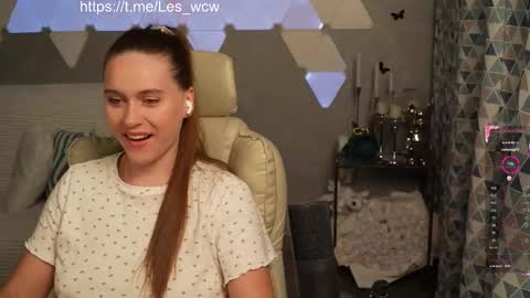 Snapshot of lesliekorfs chatting on November 3, 2025, 10:42 pm LeslieKorfs online show from November 3, 2025, 10:42 pm