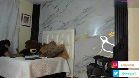 Snapshot of lesly_w chatting on May 26, 2026, 11:28 am I am here from Monday to Friday from 730 am to 130 pm Colombia time and saturday from 500 am to 1000 am .... Soon Blue page online show from May 26, 2026, 11:28 am