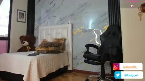 Snapshot of lesly_w chatting on July 17, 2026, 11:50 am I am here from Monday to Friday from 730 am to 130 pm Colombia time and saturday from 500 am to 1000 am .... Soon Blue page online show from July 17, 2026, 11:50 am