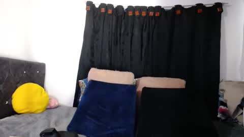 lessliee online show from January 10, 2025, 4:33 am