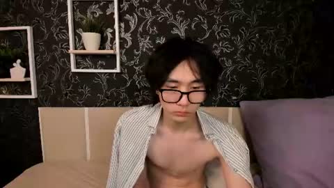 Snapshot of lester_cross chatting on August 5, 2026, 2:42 pm Lester online show from August 5, 2026, 2:42 pm