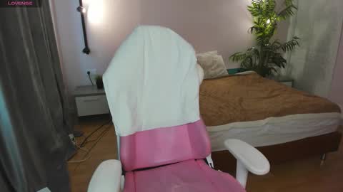 Snapshot of lesya_flin chatting on October 31, 2025, 9:21 am Lesya online show from October 31, 2025, 9:21 am