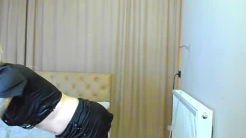 lesyaliss online show from April 29, 2026, 6:14 pm