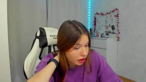 Snapshot of let_me_seee chatting on December 4, 2024, 10:30 pm Fiona online show from December 4, 2024, 10:30 pm