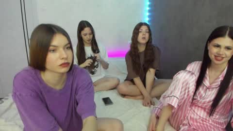 Snapshot of let_me_seee chatting on February 3, 2025, 5:24 pm Fiona online show from February 3, 2025, 5:24 pm