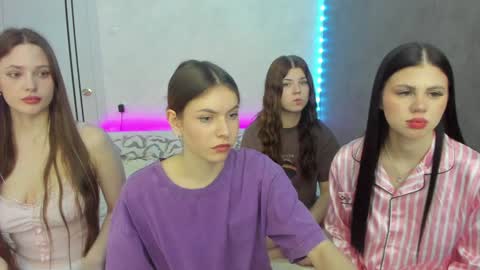 Snapshot of let_me_seee chatting on February 3, 2025, 8:35 pm Fiona online show from February 3, 2025, 8:35 pm