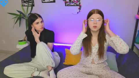 Snapshot of let_me_seee chatting on February 7, 2025, 1:43 pm Fiona online show from February 7, 2025, 1:43 pm