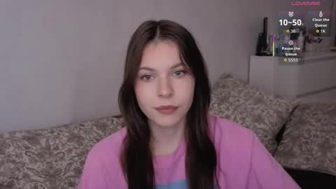 Snapshot of let_me_seee chatting on October 9, 2025, 12:25 pm Fiona online show from October 9, 2025, 12:25 pm