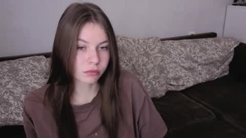 Snapshot of let_me_seee chatting on November 5, 2025, 4:12 am Fiona online show from November 5, 2025, 4:12 am