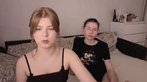 Snapshot of let_me_seee chatting on November 6, 2025, 1:12 pm Fiona online show from November 6, 2025, 1:12 pm