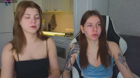 Snapshot of let_me_seee chatting on November 18, 2025, 9:36 am Fiona online show from November 18, 2025, 9:36 am