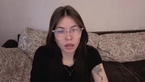 Snapshot of let_me_seee chatting on December 1, 2025, 11:04 am Fiona online show from December 1, 2025, 11:04 am