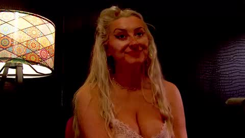 Snapshot of leticiareys chatting on February 12, 2026, 9:15 am leticiareys online show from February 12, 2026, 9:15 am