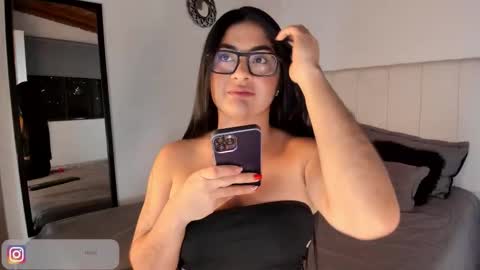 Snapshot of leticiaroldan chatting on October 9, 2025, 12:52 am Leticia online show from October 9, 2025, 12:52 am