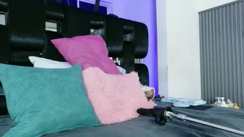 levana1 online show from March 18, 2026, 1:31 am